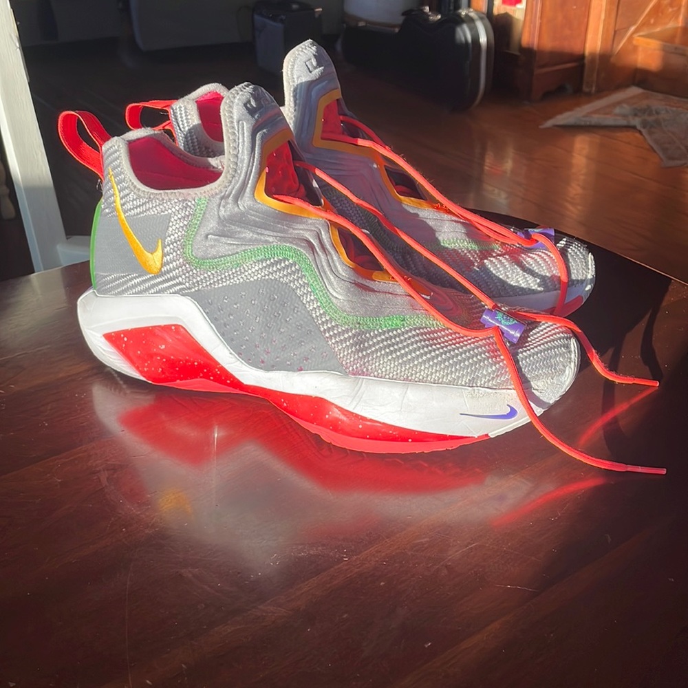 Lebron Soldier XIV in smoke grey and orange pulse